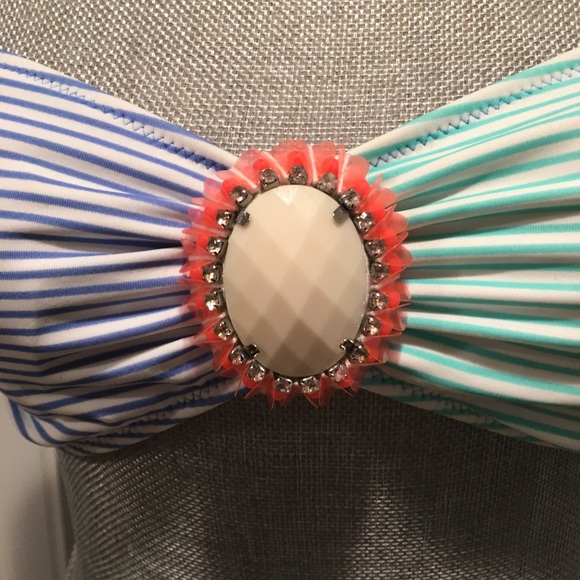 HP #149🎉🎉Gorgeous V Secret bikini top sz s/p - Picture 2 of 7